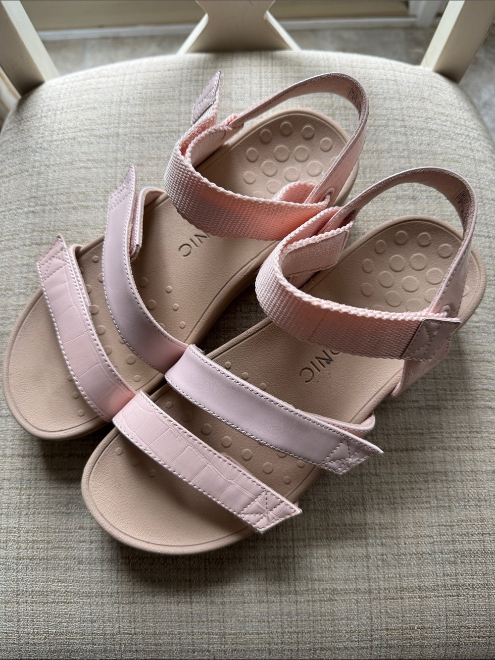 Vionic worn 2x Ladies  size 8 Pink Velcro Strap Sandals! Adjustable&comfortable